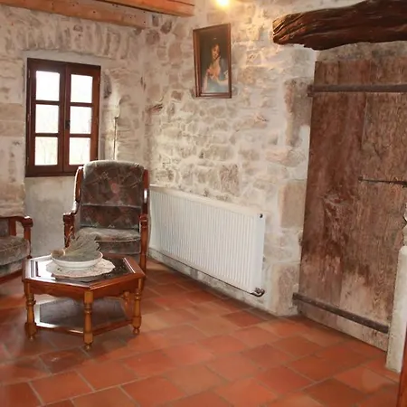 Holiday home Le Mas L'esquirou Banne